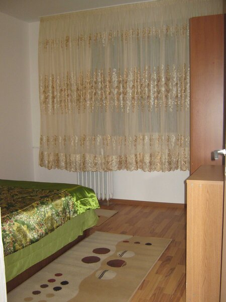 Giulesti, Basarab, str. Nicolae Oncescu, bloc din 1984
