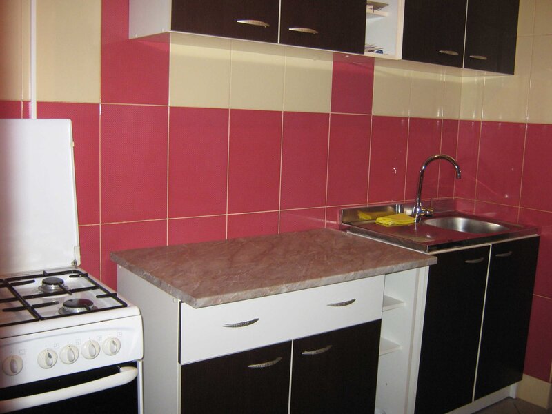 Giulesti, Basarab, str. Nicolae Oncescu, bloc din 1984